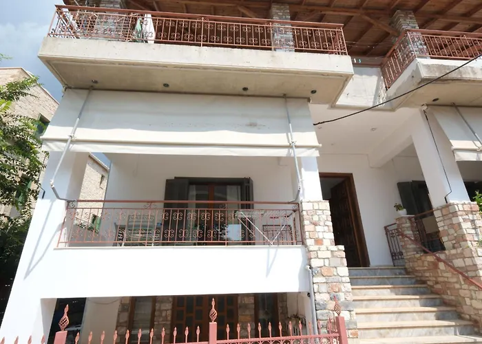 Central Apartments Kardhamili