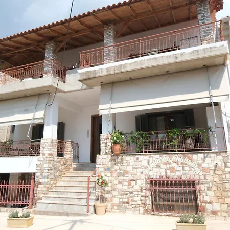 Central Apartments * Kardhamili